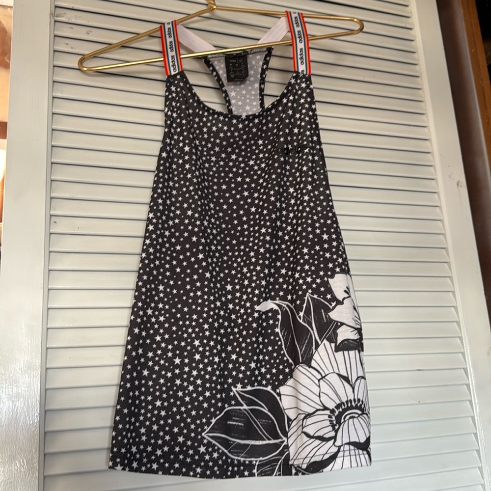 Adidas women gym tank top stars size large